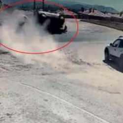 Hatay'da feci kaza: Otomobiller kafa kafaya çarpıştı 