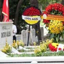 Galatasaray, efsanesini 34 yıldır kabri başında anıyor