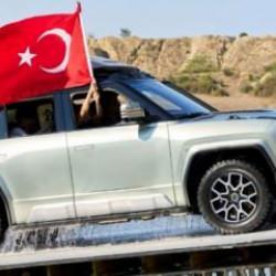 Hem zıplıyor hem yüzüyor: Geleceğin otomobili Türkiye'de!