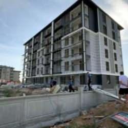 Boya yaparken inşaatın 4. katından düştü