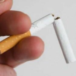 İspanya'da ilgin&ccedil; uygulama... &Ccedil;ocukları sigara i&ccedil;en ebeveynlere ceza! 