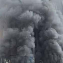 Kadıköy'de 20 katlı binada korkutan yangın