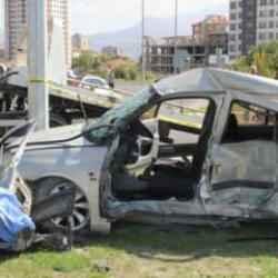 Kayseri'de feci kaza: 2 ölü, 3 yaralı!