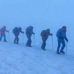 Kış y&uuml;z&uuml;n&uuml; ilk bu illerde g&ouml;sterdi! Kar yağışı başladı...