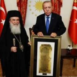 Kudüs Rum Ortodoks Patriği Giannopoulos'tan Cumhurbaşkanı Erdoğan'a anlamlı hediye