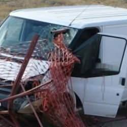 Malatya'da feci kaza: Demir korkuluk sürücünün kafasına saplandı