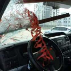 Malatya'da feci kaza: Sürücünün kafasına demir korkuluk saplandı