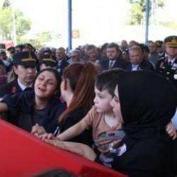 Manisa şehidini gözyaşlarıyla uğurladı! 2 gün sonra ikinci kez baba olacaktı...