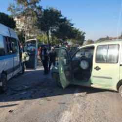 Manisa'da öğrenci servisi kaza yaptı! Yaralılar var!