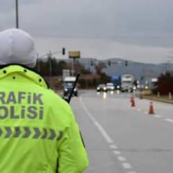 Milyonlarca sürücüye uyarı: Bu ayakkabıyla trafiğe çıkan yandı!