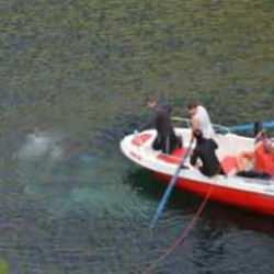 Otomobil Kızılırmak'a uçtu: Anne ile çocuğu öldü