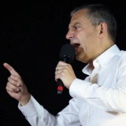 Özgür Özel yine İngilizlere koştu: Türkiye'yi hem şikayet hem tehdit etti!