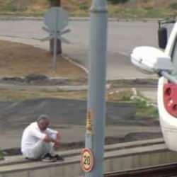 Raylarda şoke eden olay! Tramvay sürücüsü ani fren yaptı