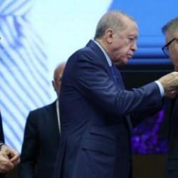 Rozetleri Erdoğan taktı: Seydişehir ve Emirgazi Belediye Başkanları AK Parti'ye katıldı