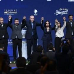 Son dakika: Başkan Erdoğan a&ccedil;ıkladı! CHP'den istifa eden bir isim daha AK Parti'ye katıldı