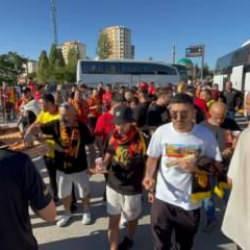 Deplasman taraftarlarına yemek ikram ettiler