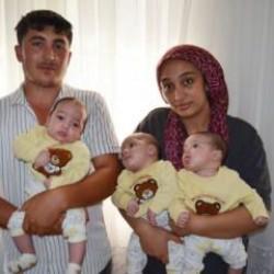 Üçüz babası oldu, işi bırakıp bebek bakmak zorunda kaldı