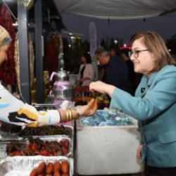 Başkan Şahin, Festival Park'ta vatandaşlarla bir araya geldi