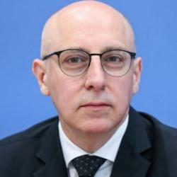 Alman tarihinde bir ilk: İç istihbaratın başına Türk atandı!