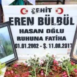 Ampute Futbol Milli Takımı kupayı Şehit Eren Bülbül ve annesine ithaf etti