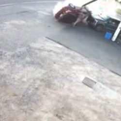 Arabayı temizleyen çalışan ölümden kıl payı kurtuldu 