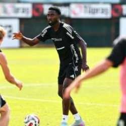 Beşiktaş'ın sakatlanan yeni transferi antrenmanlara başladı