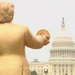 Beyaz Saray’ın karşısına Trump’ın Bitcoin tuttuğu heykeli dikildi