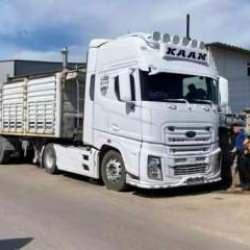 Damperi elektrik tellerine temas edince akıma kapılan kamyon sürücüsü ağır yaralı