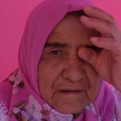 Pembe renk tutkusuyla bilinen kadın 'nazar değdi' diyerek yaşadıklarını anlattı