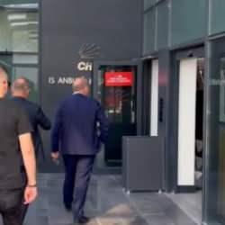 Gürsel Tekin CHP'nin Sarıyer'deki eski İl Başkanlığı binasında