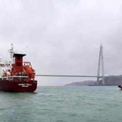 İstanbul Boğazı'nda gemi trafiği çift yönlü askıya alındı