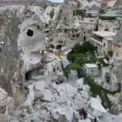 Kapadokya'da peribacası yıkıldı, diğer yerler de tehlike altında!