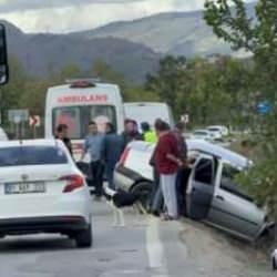 Otomobiller çarpıştı: 1’i çocuk 4 kişi yaralı