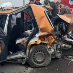 Otomobiller çarpıştı; iş insanı ve eşi öldü, 4 yaralı!