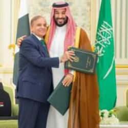 Pakistan ve Suudi Arabistan'dan tarihi anlaşma! Prens Selman imzaladı