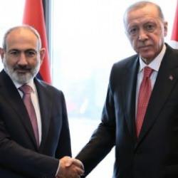 Paşinyan a&ccedil;ıkladı: T&uuml;rkiye ile karadan bağlanıyoruz