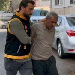 Sesten rahatsız olduğunu söyleyip 2 çocuğu sopayla dövdü, tutuklandı!