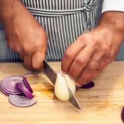 Soğan doğrarken göz yaşarmasını engellemenin püf noktaları