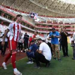 Süper Lig ekibi 17 transferini tek törende tanıttı