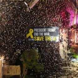 Tel Aviv'de y&uuml;zlerce kişi protesto g&ouml;sterisi d&uuml;zenledi