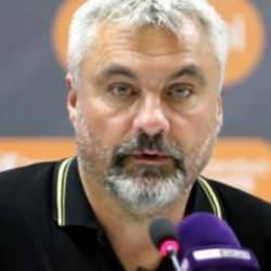Thomas Reis zeminden şikayetçi!