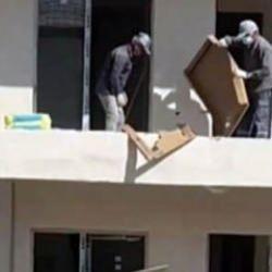 TOKİ konutlarında sağlam seramikleri aşağı atıp kıran işçilerin işine son verildi