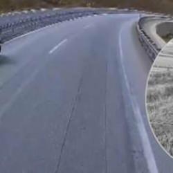 Yeni aldığı motosikletle &ouml;l&uuml;me gitti! Kaza anı ortaya &ccedil;ıktı