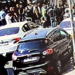 16 yaşındaki kız ile annesi, tartıştıkları kişiyi bı&ccedil;aklayarak &ouml;ld&uuml;rd&uuml;