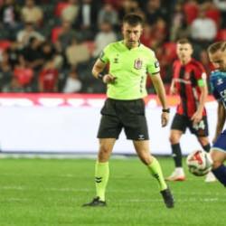Süper Lig ekibinden flaş iddia! 'Fenerbahçe'ye yenilelim diye ayarlıyorlar'