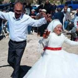 Mersin'de 40 yıl sonra 9 torunla düğün yaptılar