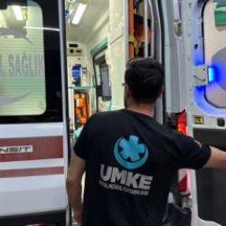 Yolda y&uuml;r&uuml;yen vatandaşa başıboş sokak k&ouml;peği saldırısı!