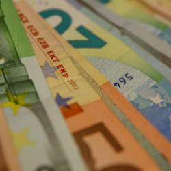 Avro Bölgesi'nde düşük faiz oranları banka kredilerini artırıyor