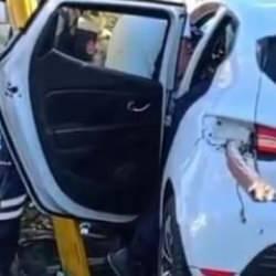 Başakşehir’de korkunç kaza: Bariyerden kopan demir şoförün bacağına saplandı