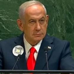 Binyamin Netanyahu'nun yakasındaki QR kodun şifresi!